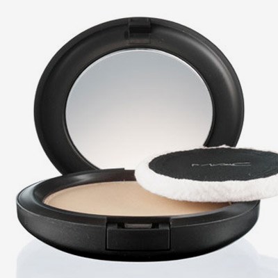 Blot Powder/Pressed Medium Dark Blot Powder/Pressed Medium Dark