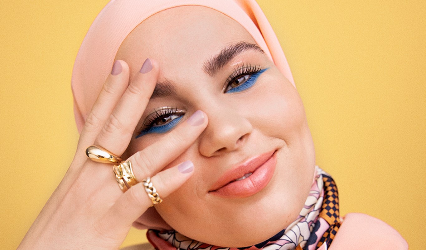 Iman Meskini:"Smink är kul och något jag njuter av"