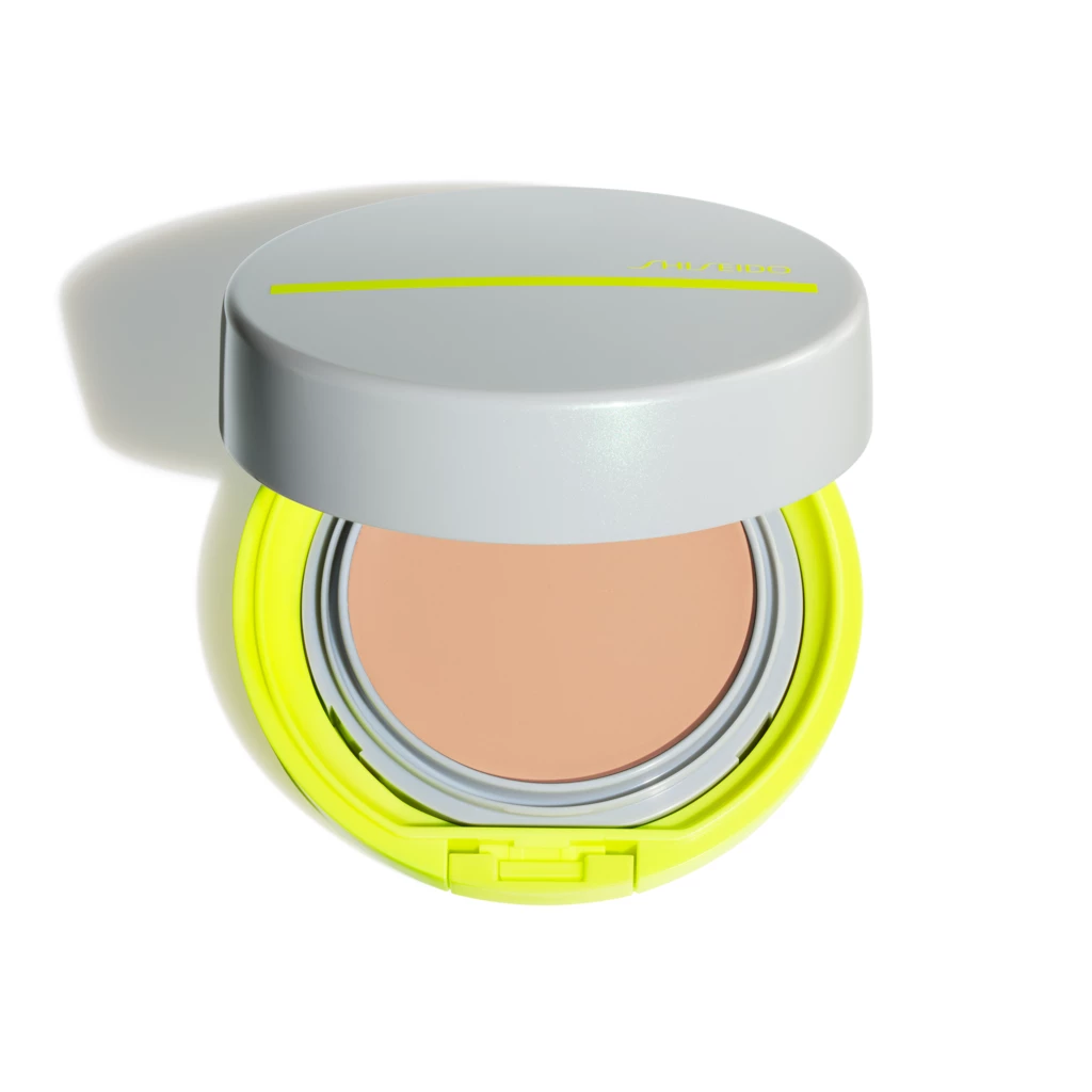 Shiseido - Sports BB Compact SPF50+ 1 Light på KICKS.se