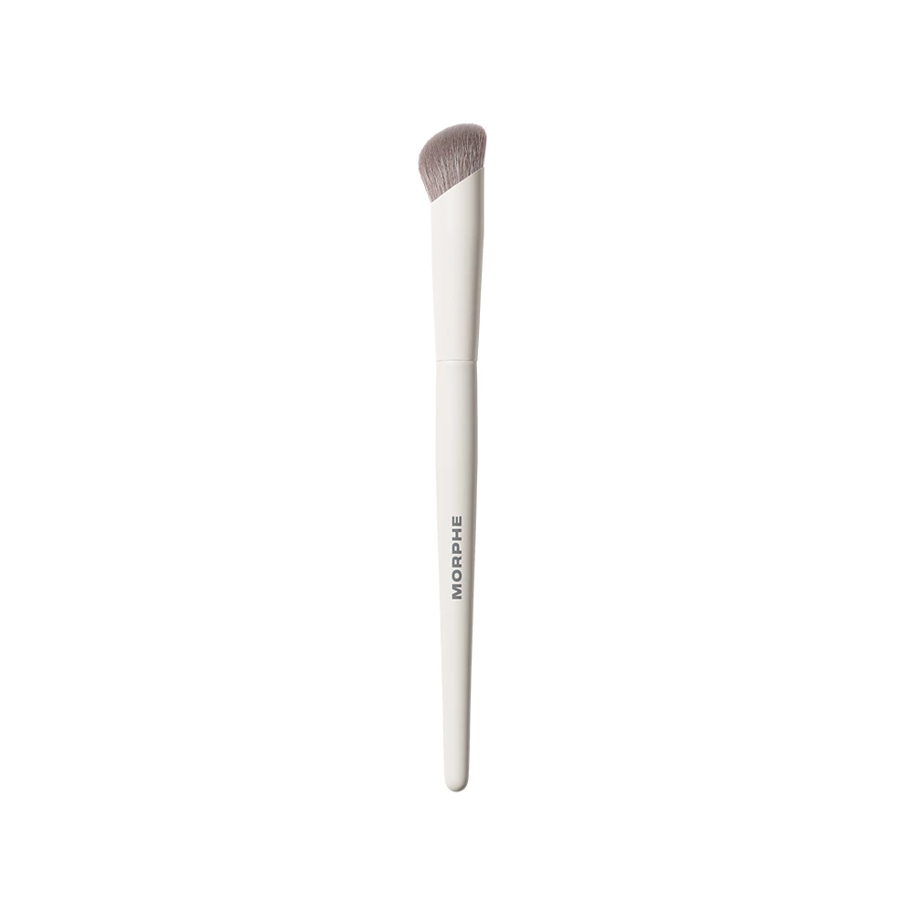 Morphe - M132 Angled Concealer Brushosoitteessa Kicks.fi