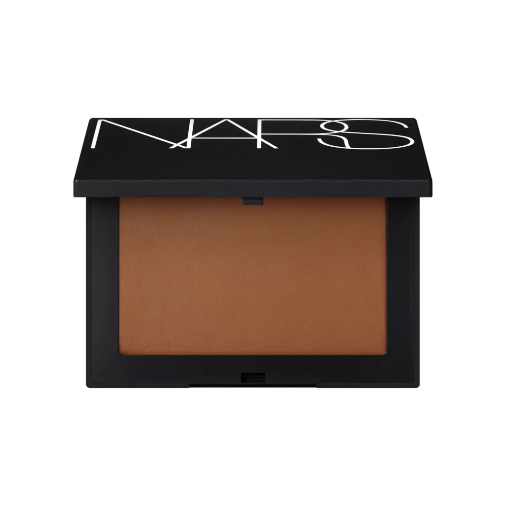 NARS - Light Reflecting Pressed Setting Powder Sable på KICKS.se