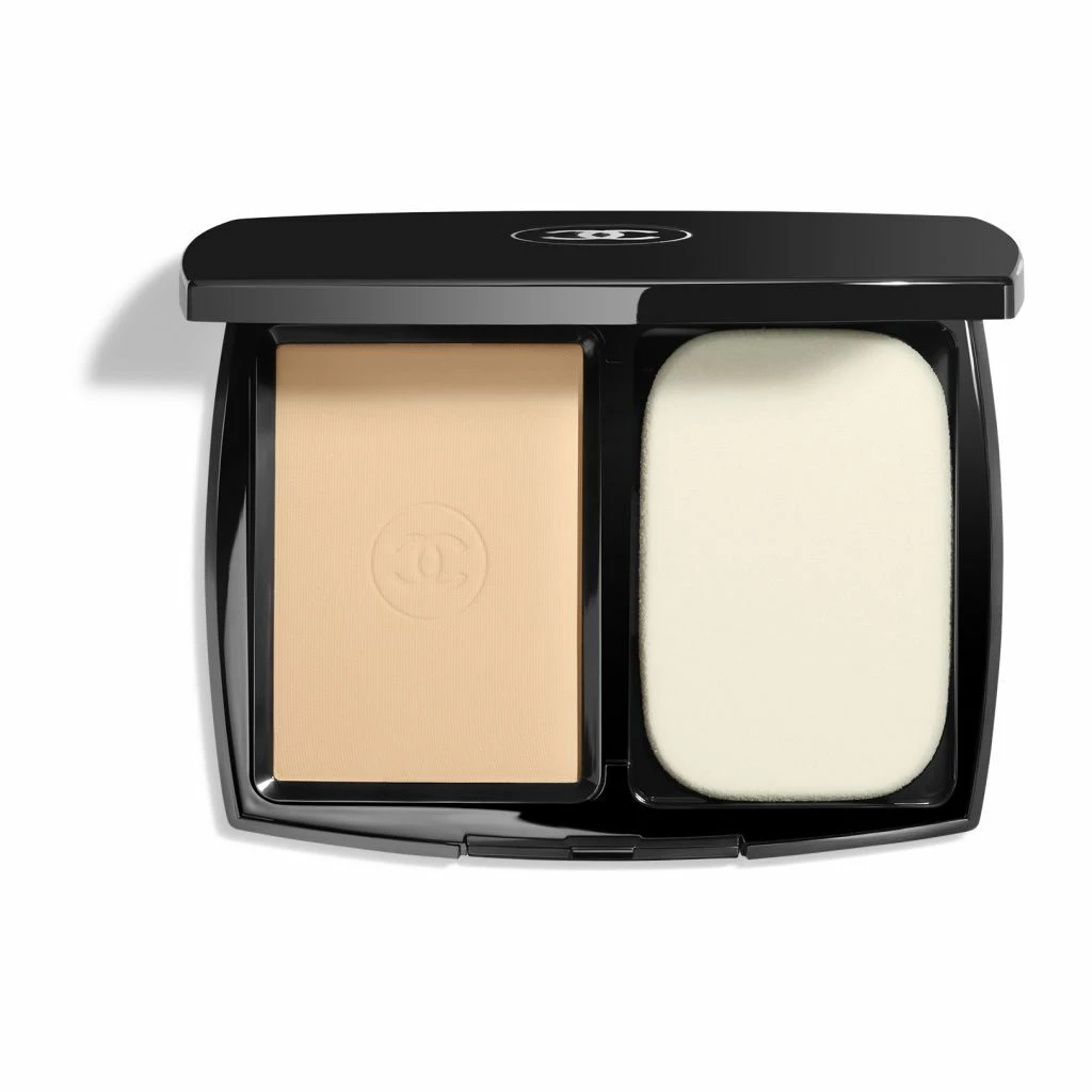CHANEL - Ultrawear – All–Day Comfort Flawless Finish Compact Foundation på KICKS.no