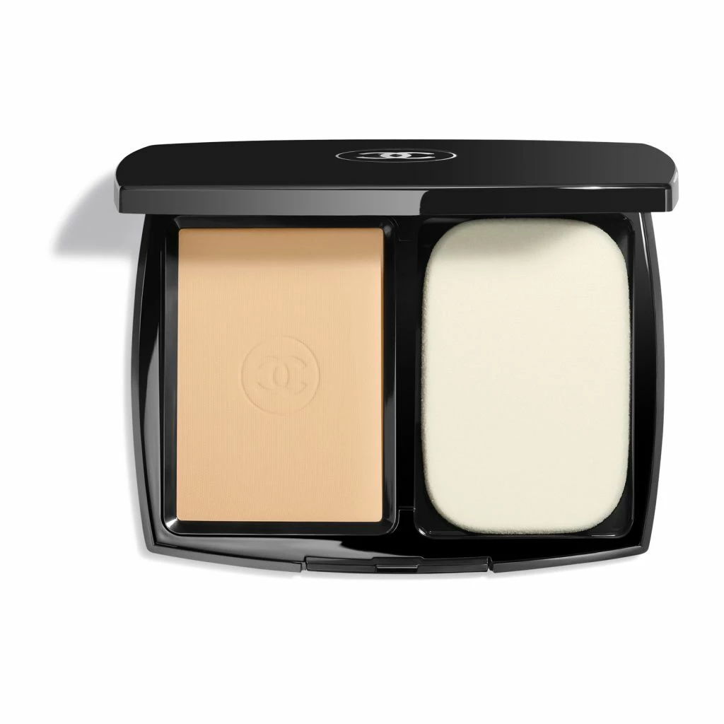 CHANEL - Ultrawear – All–Day Comfort Flawless Finish Compact Foundation på KICKS.no