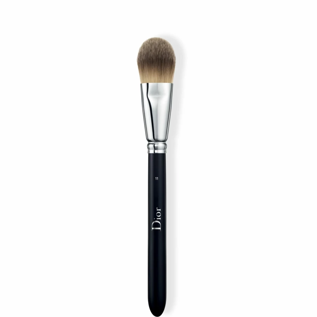 DIOR - Backstage Light Coverage Fluid Foundation Brush N° 11 på KICKS.se