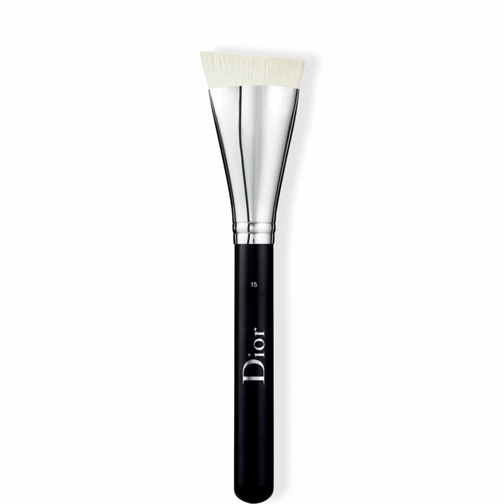 DIOR - Backstage Contour Brush N° 15 på KICKS.no