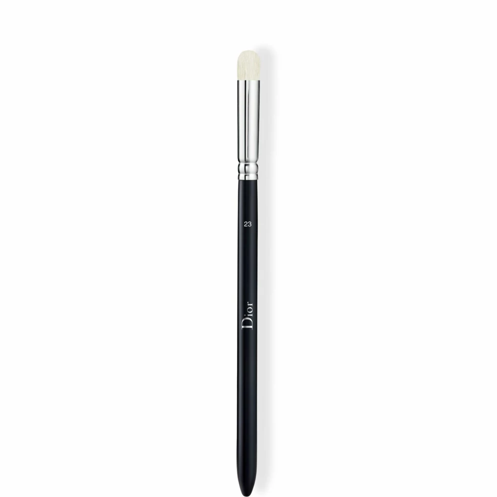DIOR - Backstage Large Eyeshadow Blending Brush N° 23 på KICKS.se