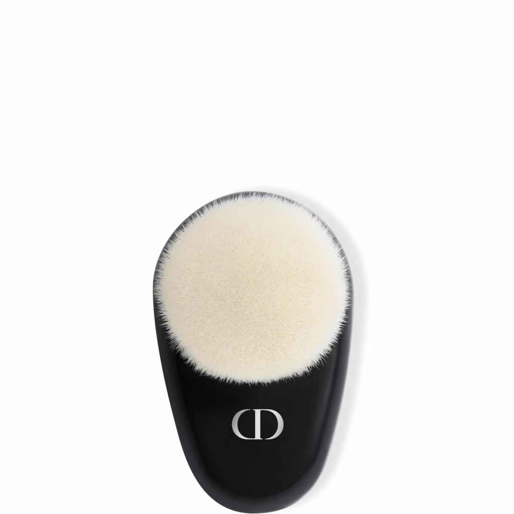 DIOR - Backstage Face Brush N° 18 på KICKS.se