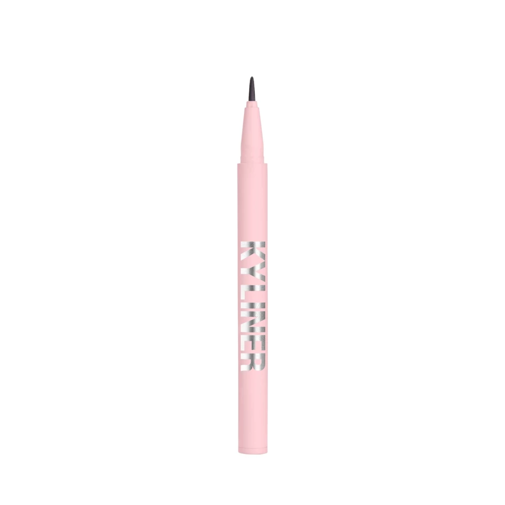 Kylie Cosmetics - Kyliner Brush Tip Liquid Eyeliner Pen 1 Black på KICKS.no