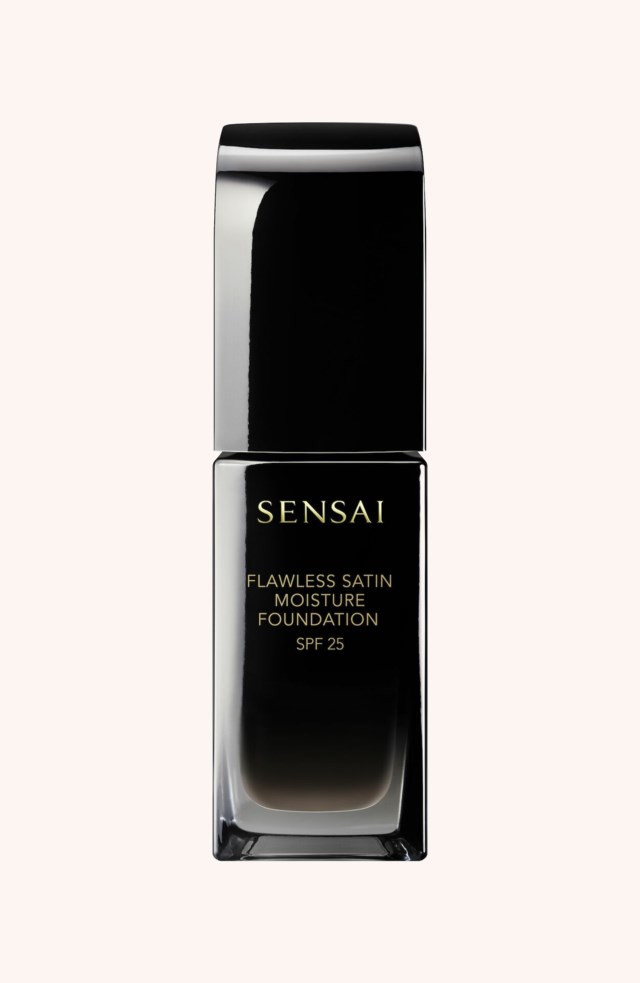 Flawless Satin Moisture Foundation SPF25 204.5 Warm Beige Flawless Satin Moisture Foundation SPF25 204.5 Warm Beige