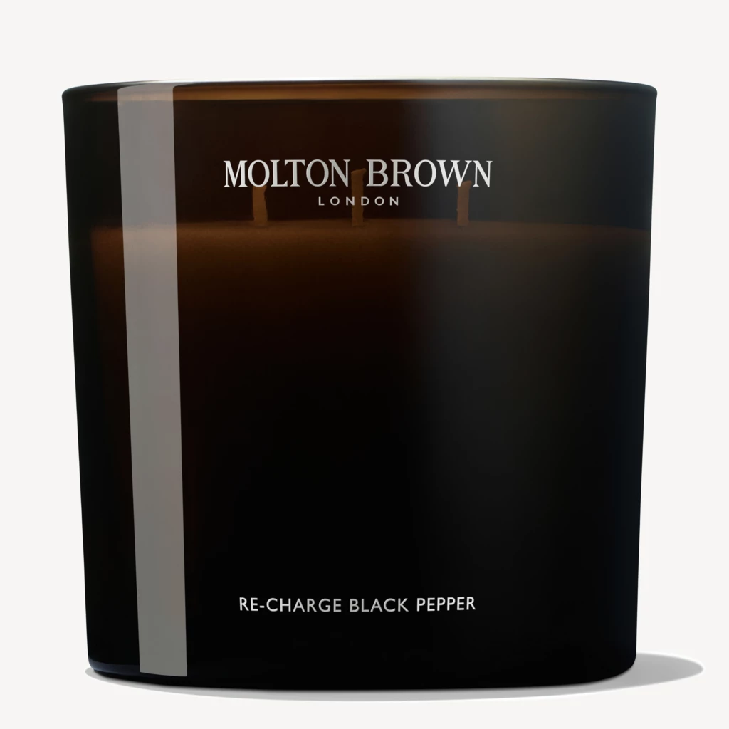 Molton Brown - Re-Charge Black Pepper Luxury Scented Candleosoitteessa Kicks.fi