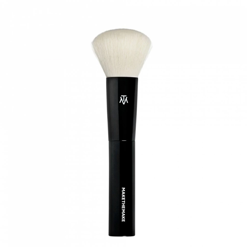 MAKETHEMAKE - Blush Brush på KICKS.se