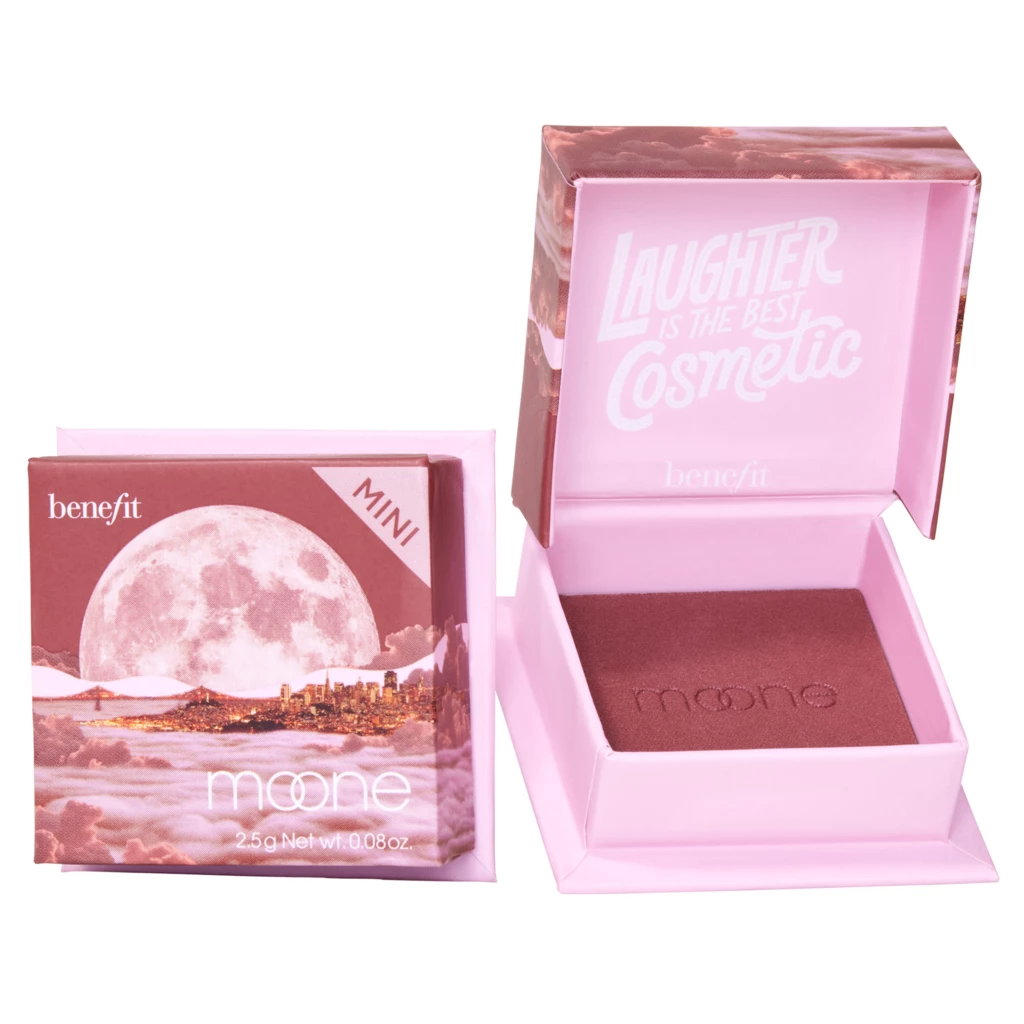 Benefit - Moone Mini Blush Deep Berry på KICKS.se