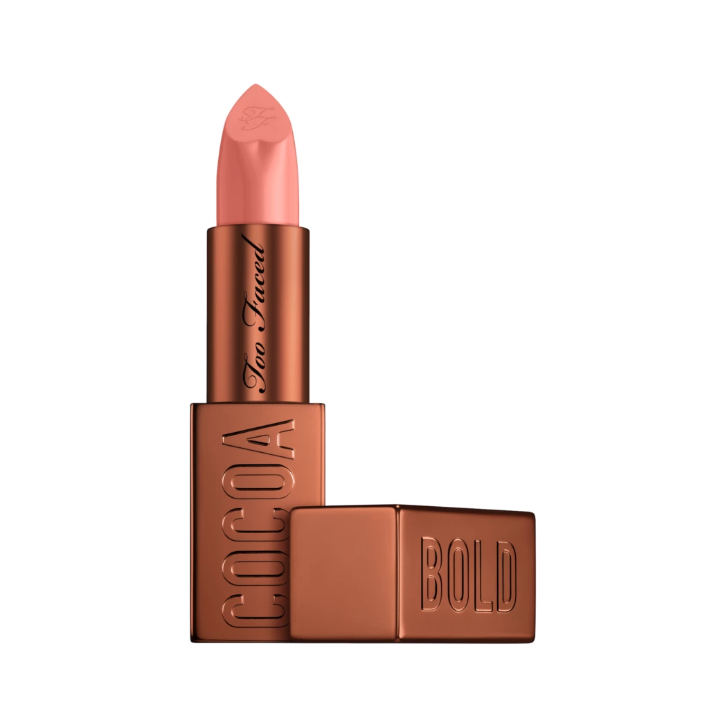 Too Faced - Cocoa Bold Lipstick Buttercream på KICKS.no