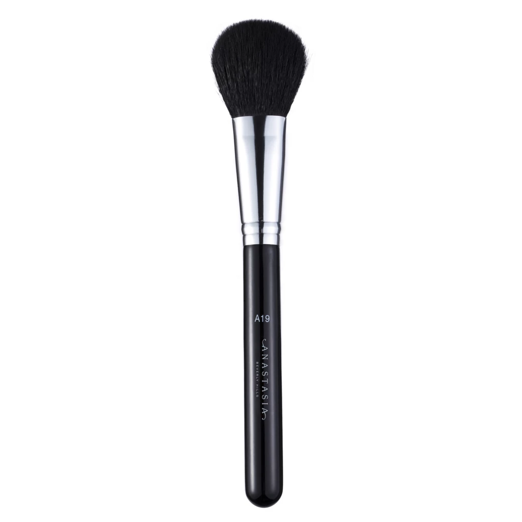 Anastasia - A19 Blush Brush på KICKS.se