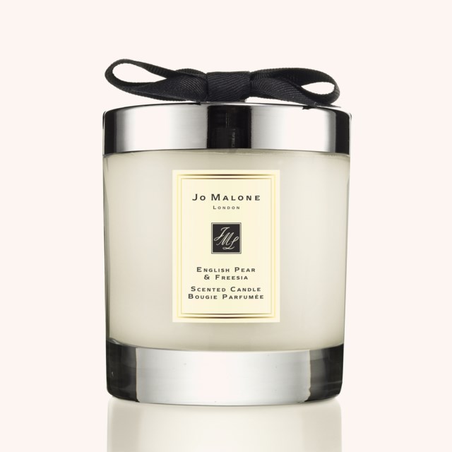 English Pear & Freesia Scented Candle 200 g English Pear & Freesia Scented Candle 200 g