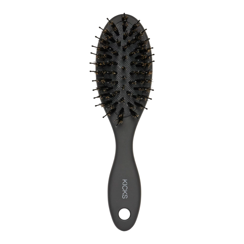 KICKS Beauty - Glow Brush Matte Black Travel Sizeosoitteessa Kicks.fi