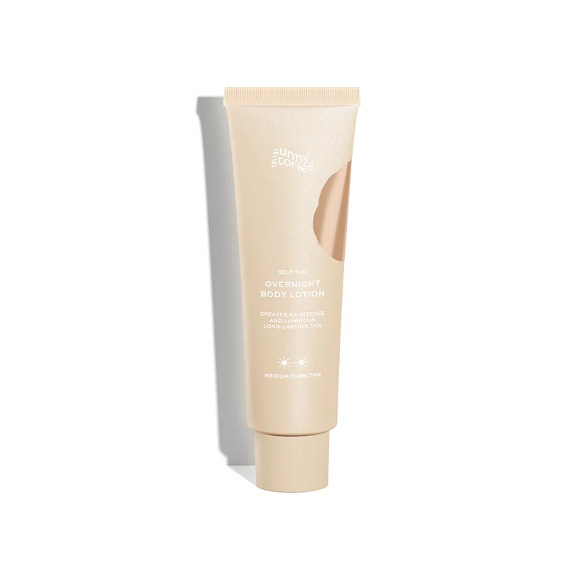 Sunny Stories - Self Tan Overnight Body Lotion Medium/Dark 125 ml på KICKS.no