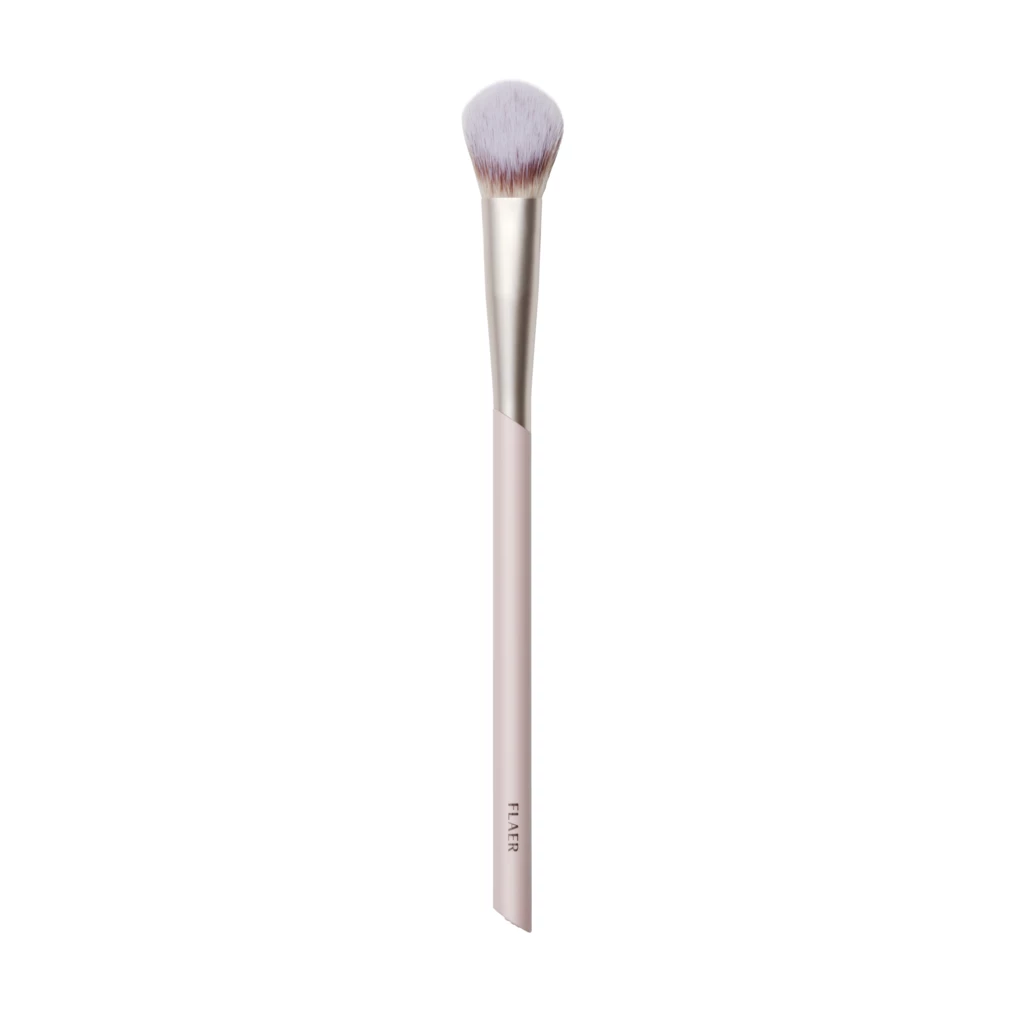 FLAER - 212 Angled Concealer Brushosoitteessa Kicks.fi