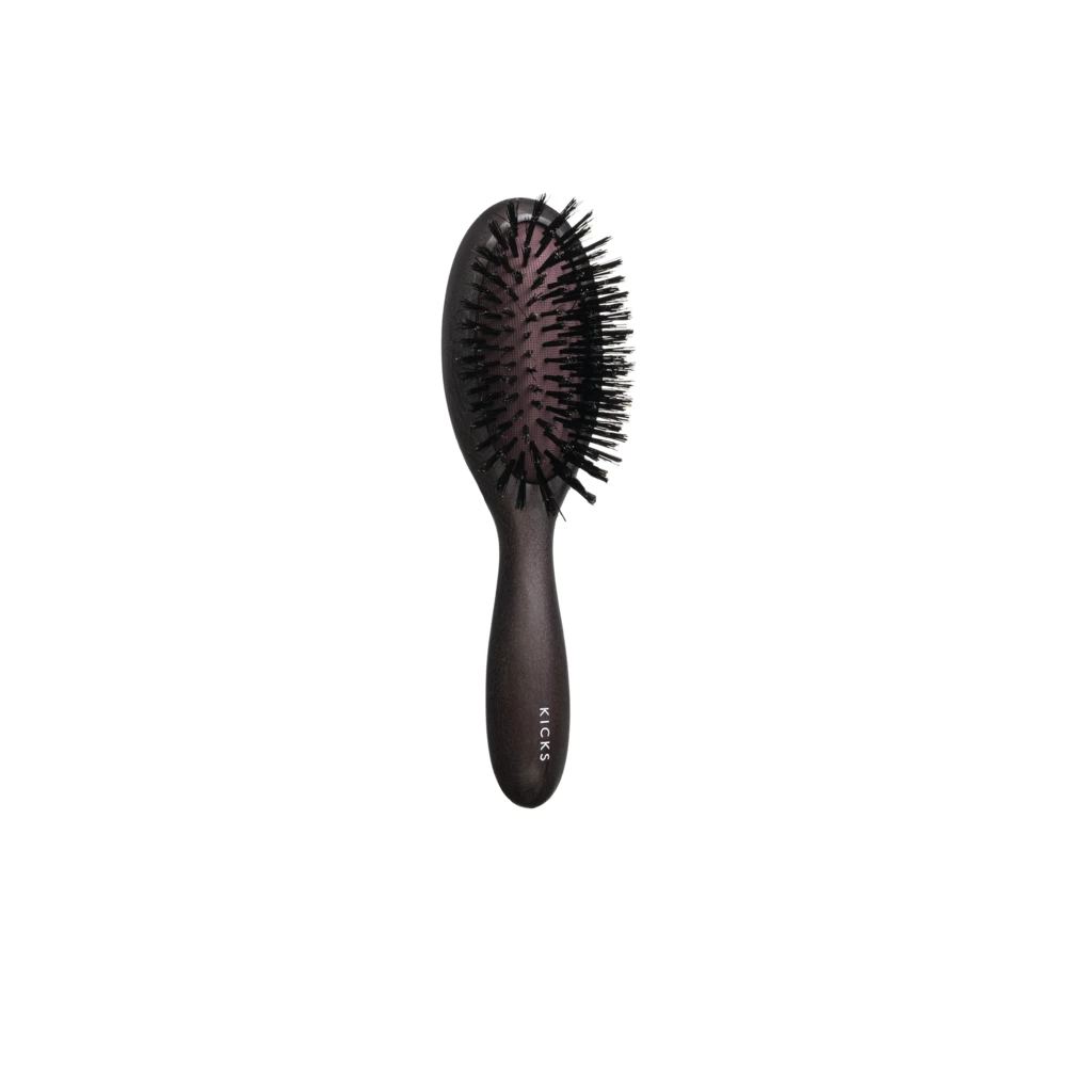 KICKS Beauty - Boar Bristle Travel Brushosoitteessa Kicks.fi