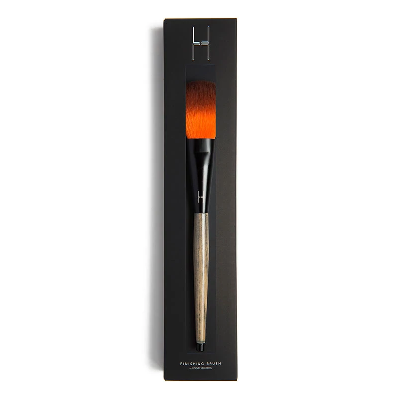 LH cosmetics - Finishing Brush 310 på KICKS.se