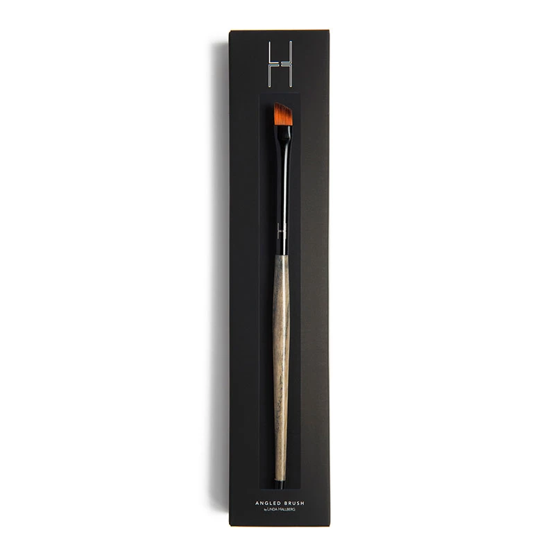 LH cosmetics - Angled Brush 333 på KICKS.no