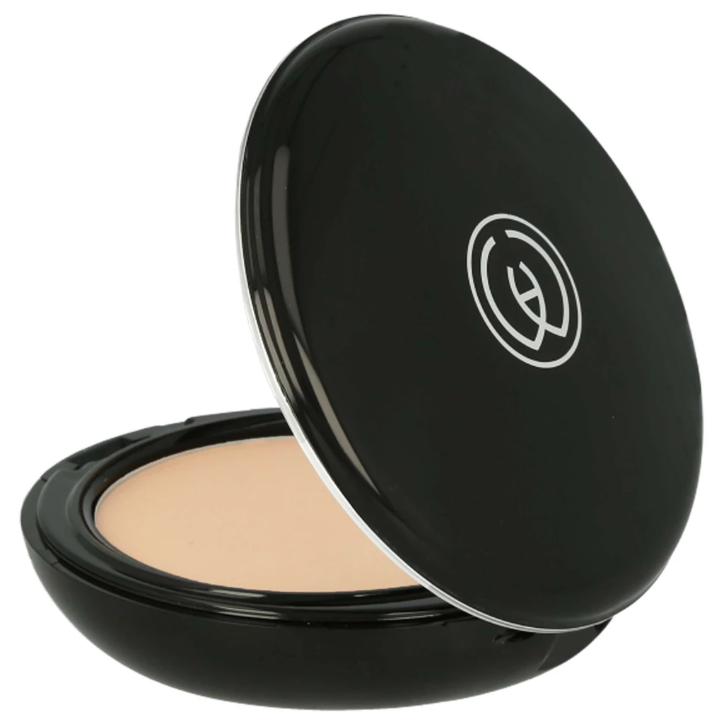 Maria Åkerberg - Compact Cover (Light) Compact Cover Creamosoitteessa Kicks.fi