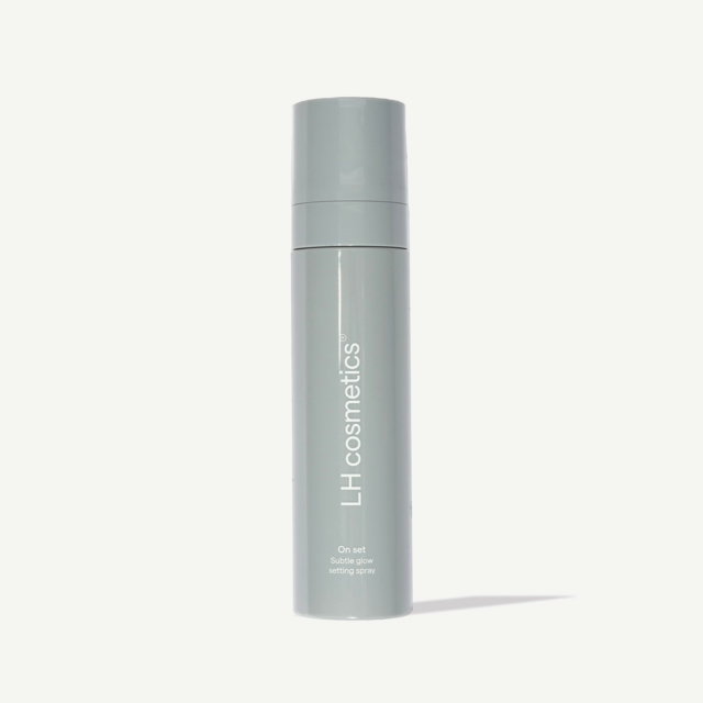 On Set - Subtle Glow Setting Spray