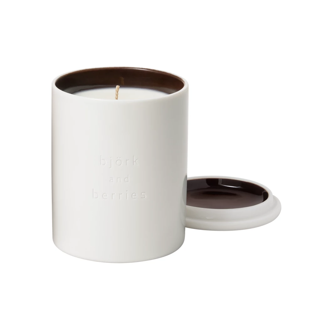 Björk and Berries - White Forest Scented Candleosoitteessa Kicks.fi