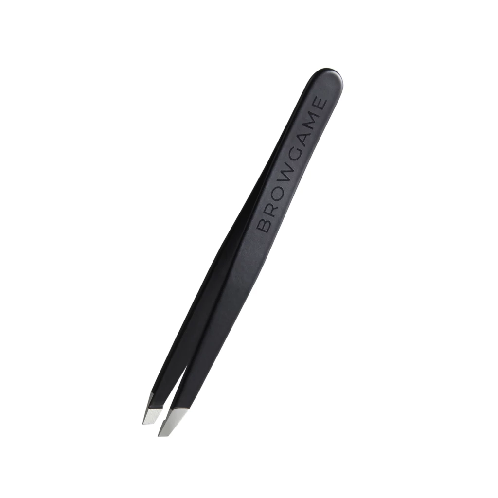 Browgame - Signature Tweezer Slanted Soft Touch Black på KICKS.se