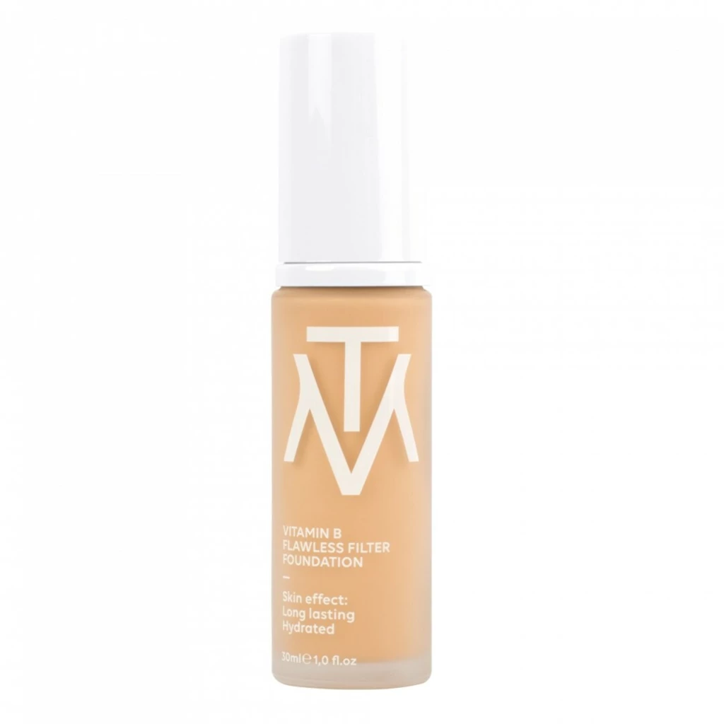 MAKETHEMAKE - Vitamin B Flawless Filter Foundation N4 på KICKS.no