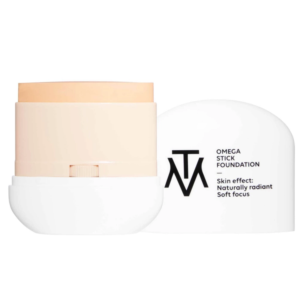 MAKETHEMAKE - Omega Stick Foundation N2.5 på KICKS.se