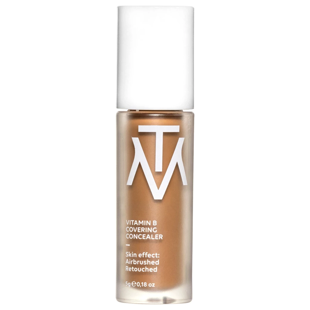 MAKETHEMAKE - Vitamin B Covering Concealer N9 på KICKS.se