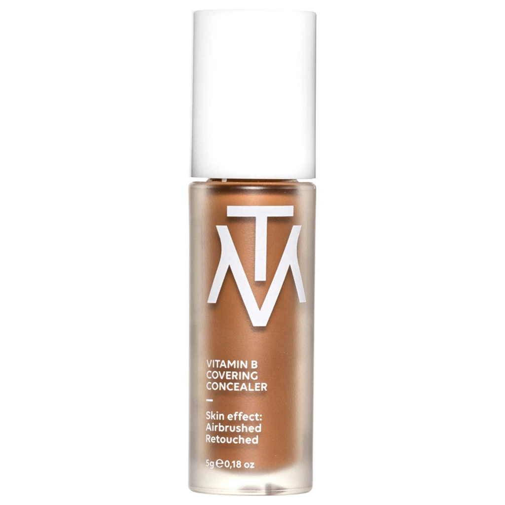 MAKETHEMAKE - Vitamin B Covering Concealer N10 på KICKS.se