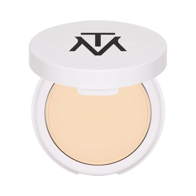MAKETHEMAKE - Silky-Soft Compact Powder C3 på KICKS.se