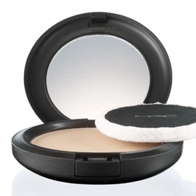 MAC - Blot Powder/Pressed Medium på KICKS.se