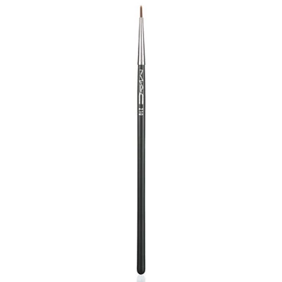 MAC - 210 Synthetic Precise Eye Liner Brush på KICKS.no