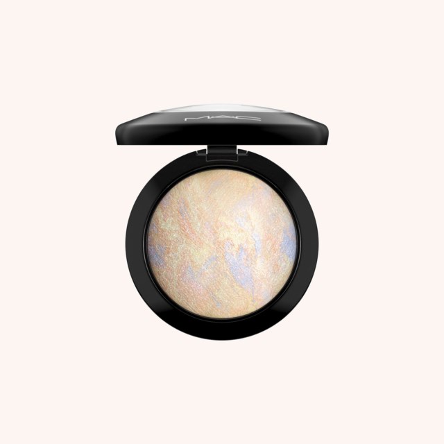 Mineralize Skinfinish/ Natural Lightscapade Mineralize Skinfinish/ Natural Lightscapade
