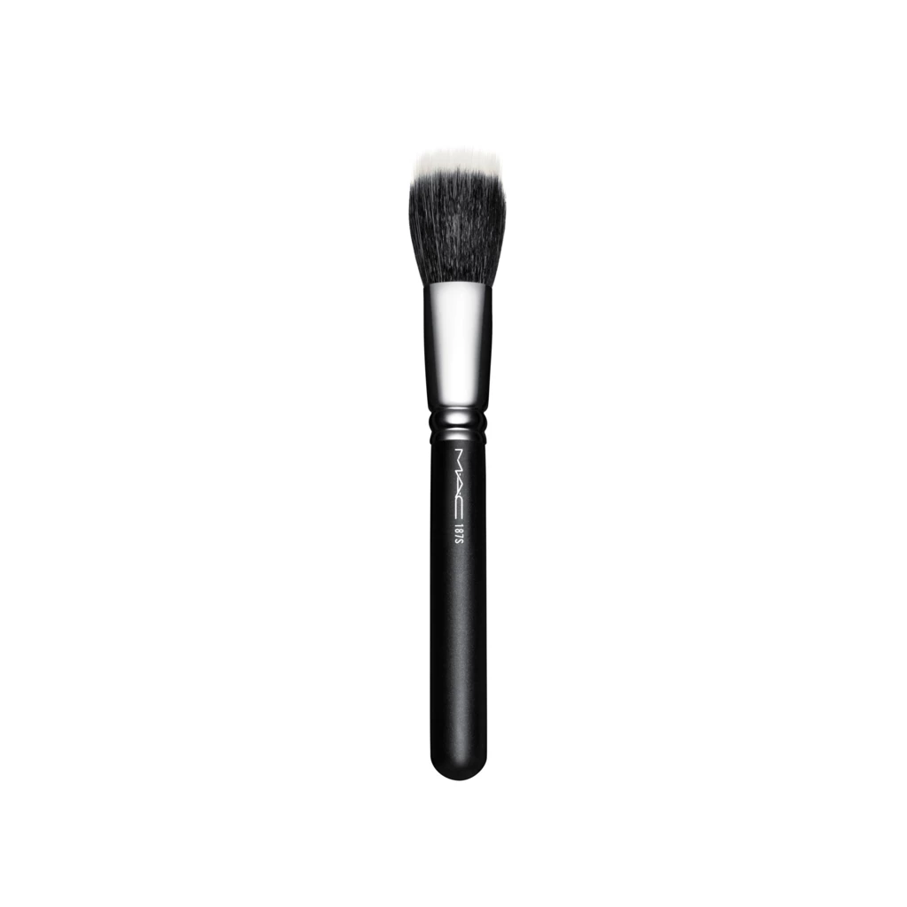 MAC - 187 Synthetic Duo Fibre Face Brush på KICKS.no