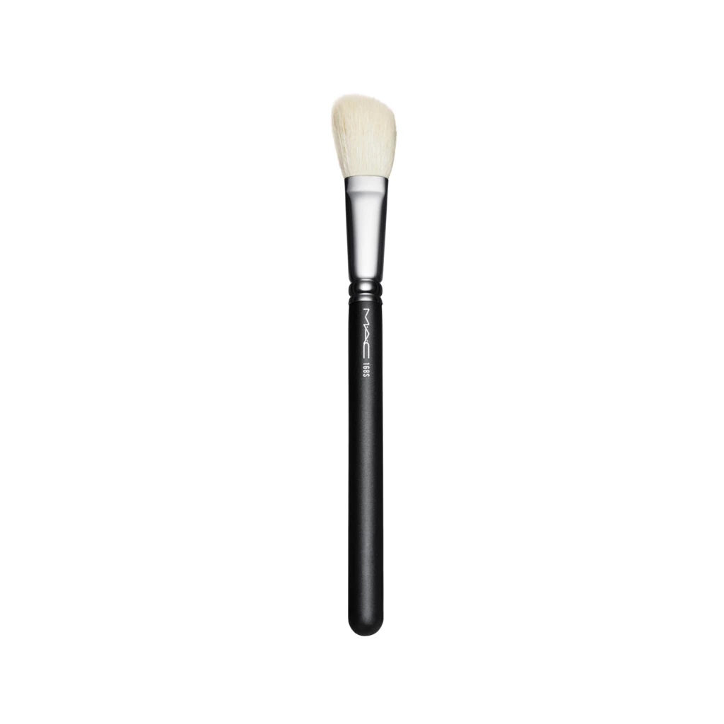 MAC - 168 Synthetic Large Angled Contour Brush på KICKS.se