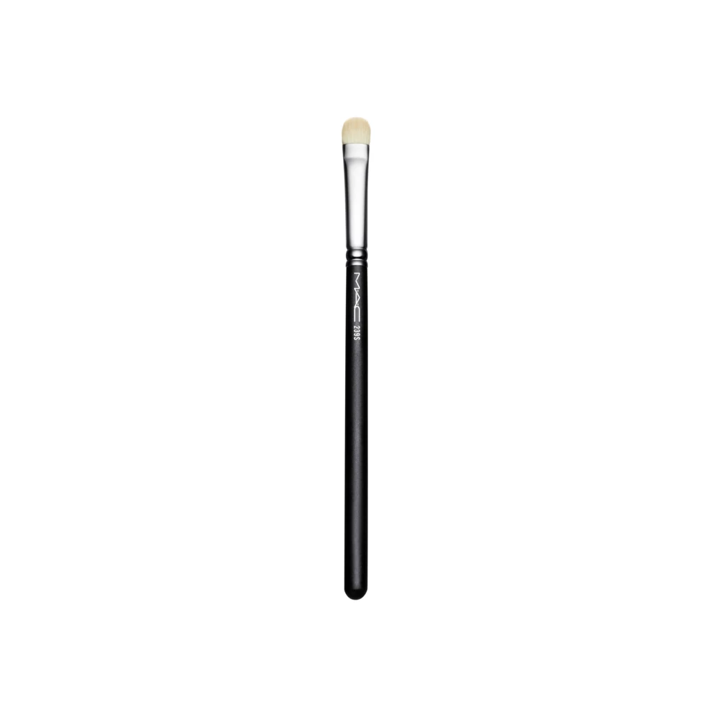 MAC - 239 Synthetic Eye Shader Brush på KICKS.se