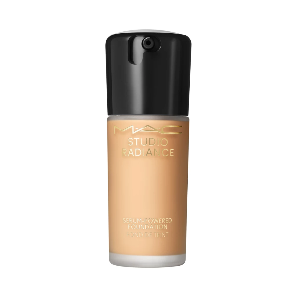 MAC - Studio Radiance Serum Powered Foundation NC 30 på KICKS.se