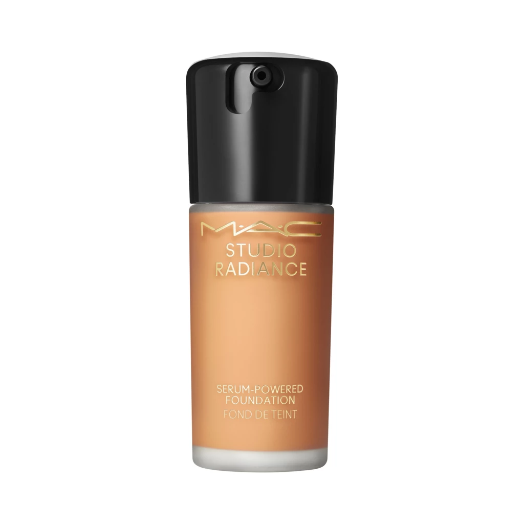MAC - Studio Radiance Serum Powered Foundation NW 43 på KICKS.se