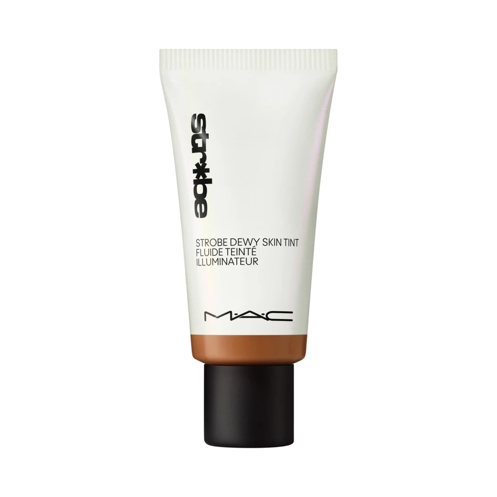 MAC - Strobe Dewy Skin Tint Deep1 på KICKS.se