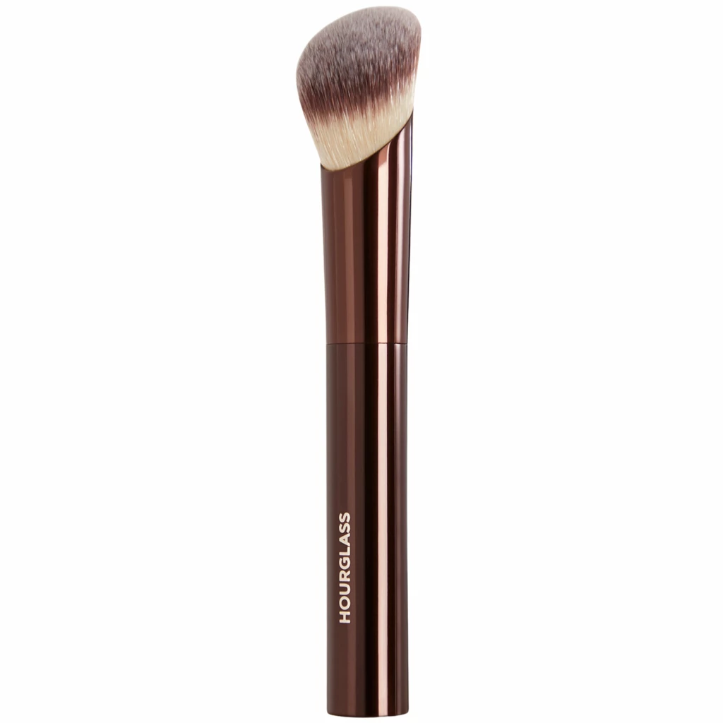 Hourglass - Ambient Soft Glow Foundation Brush på KICKS.no