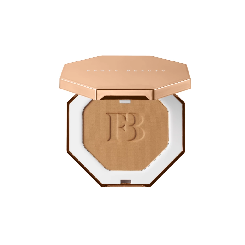 Fenty Beauty - Sun Stalk'r Instant Warmth Bronzer Private Island på KICKS.se