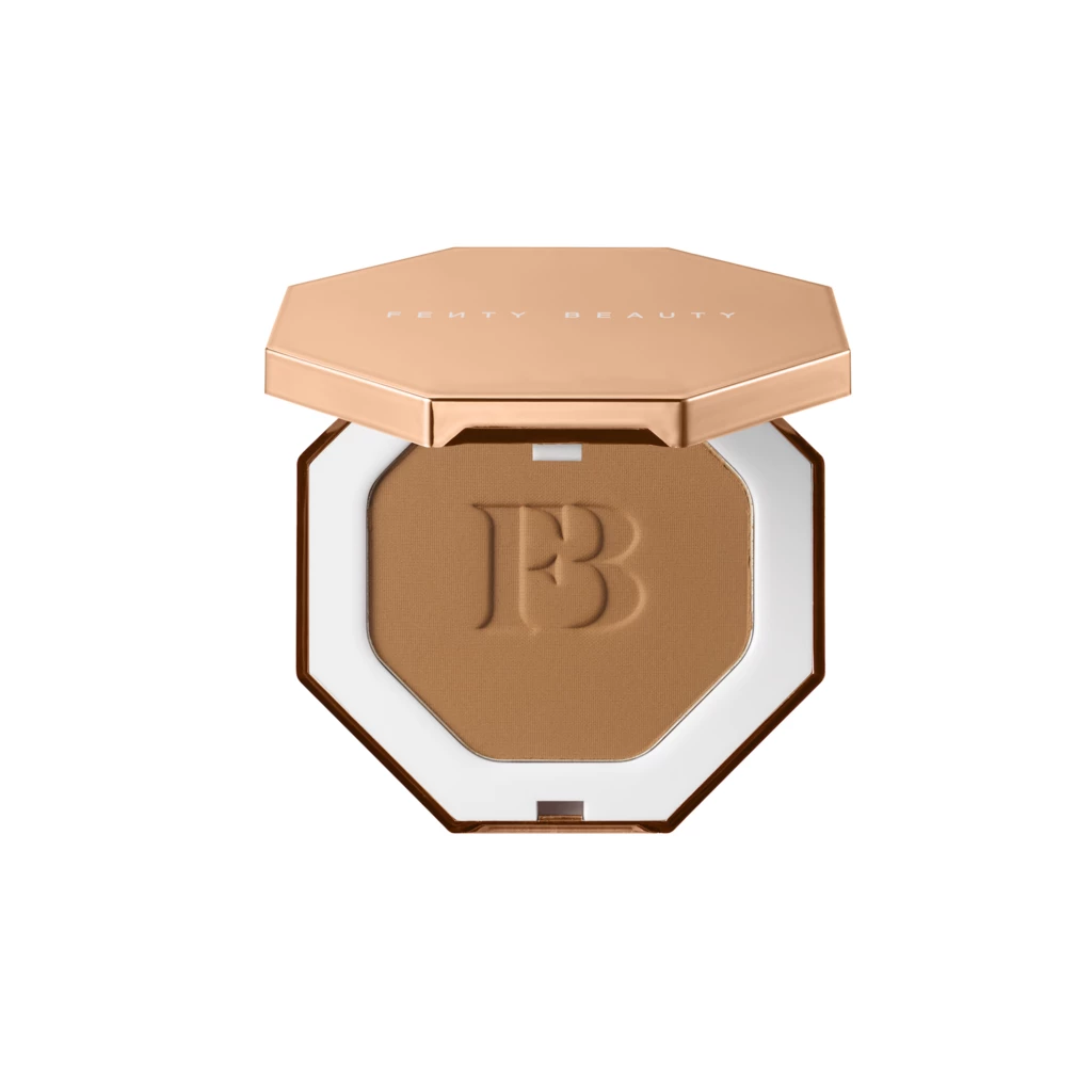 Fenty Beauty - Sun Stalk'r Instant Warmth Bronzer Island Ting på KICKS.se