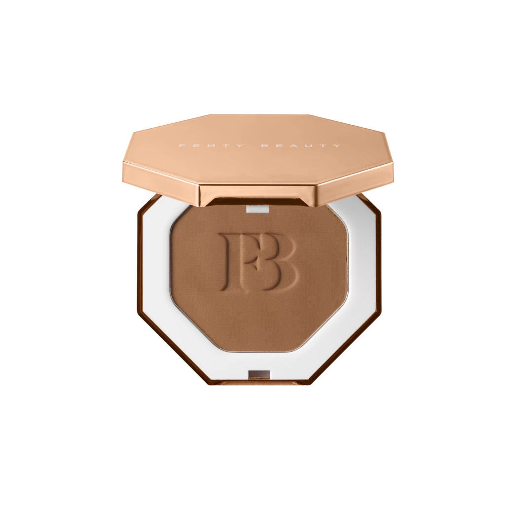 Fenty Beauty - Sun Stalk'r Instant Warmth Bronzer Coco Naugthty på KICKS.se