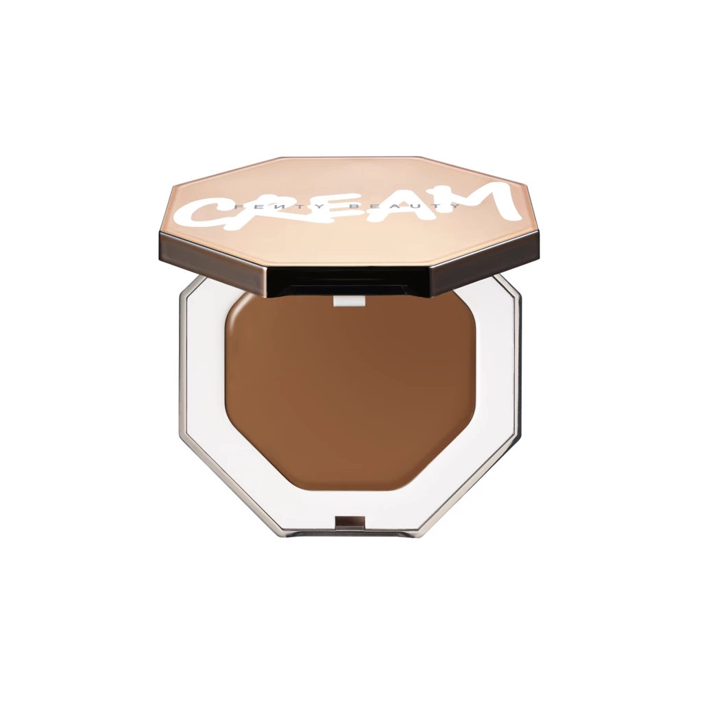 Fenty Beauty - Cheeks Out Freestyle Cream Bronzer Hunnie Glaze på KICKS.se