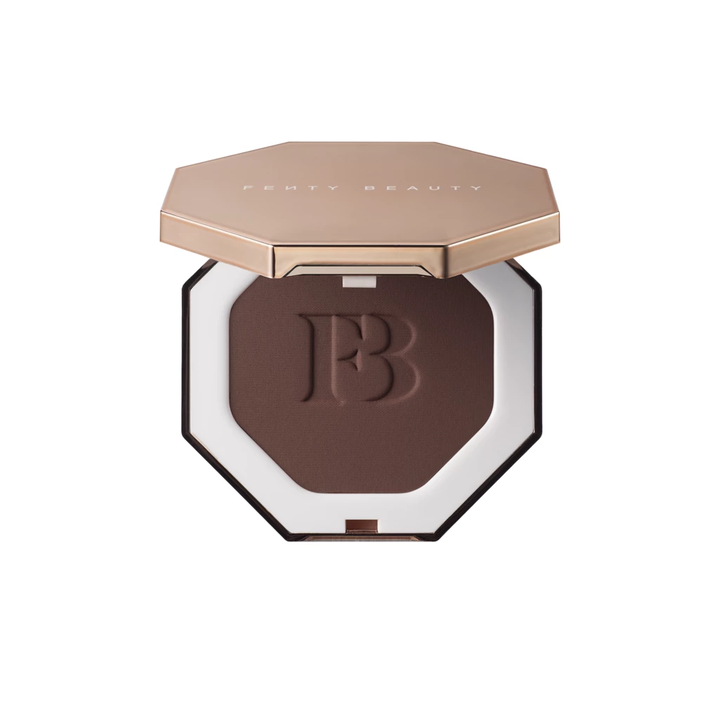 Fenty Beauty - Sun Stalk'r Instant Warmth Bronzer Thick Mint på KICKS.se