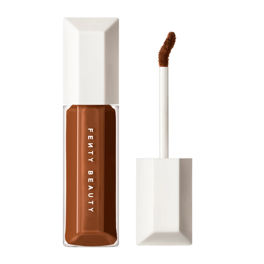 Fenty Beauty - We're Even Hydrating Longwear Concealer 485C på KICKS.se